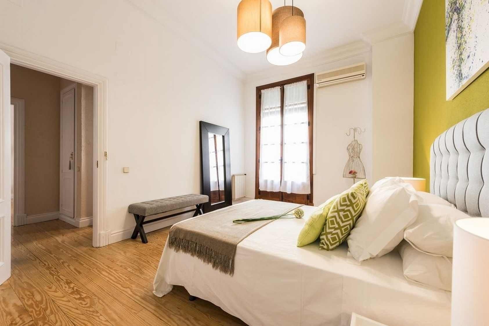 Dormitori de Apartament de lloguer en Ciudad Real Capital amb Aire condicionat i Balcó