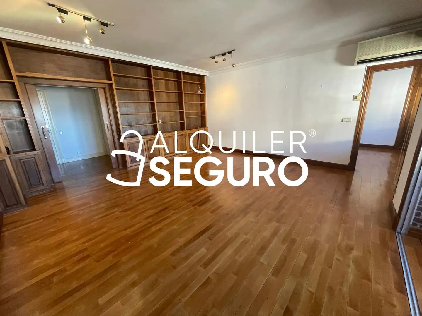 Living room of Flat for rent in Madrid  with Air Conditioner, Heating and Terrace