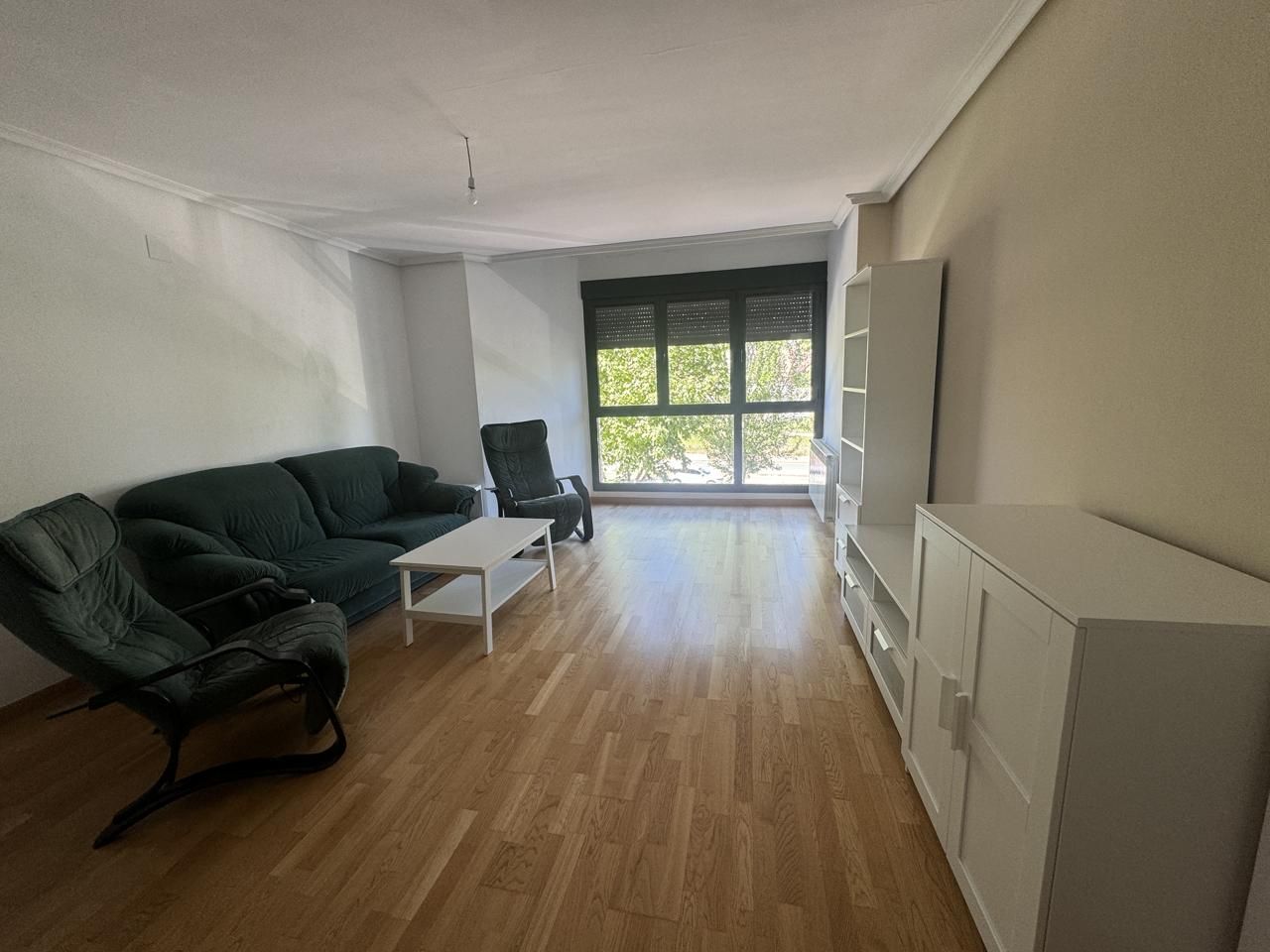 Sala de estar de Piso de alquiler en Cuenca Capital con Calefacción y Piscina comunitaria