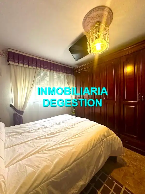 Dormitori de Casa o xalet en venda en Linares amb Aire condicionat, Calefacció i Jardí privat