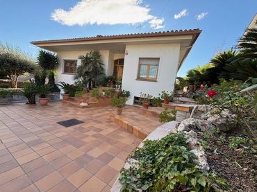 Chalet con piscina en venta en Canovelles