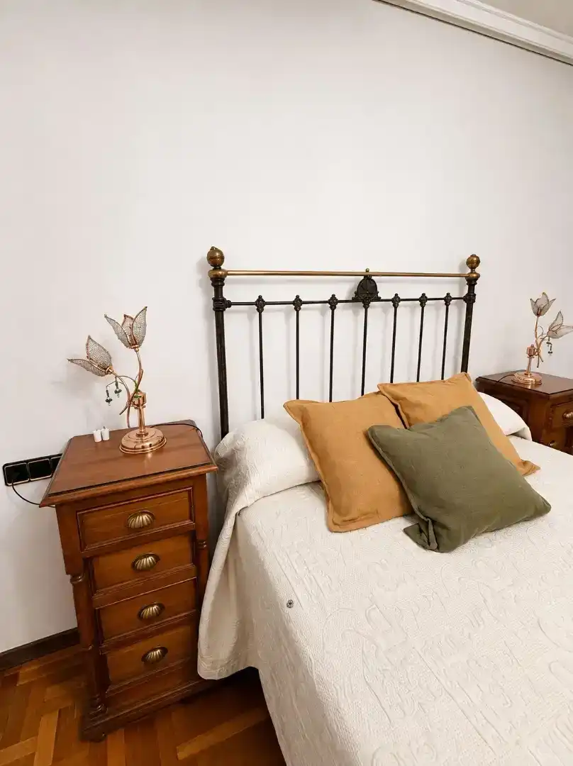 Schlafzimmer von Wohnung zur Miete in Siero mit Klimaanlage