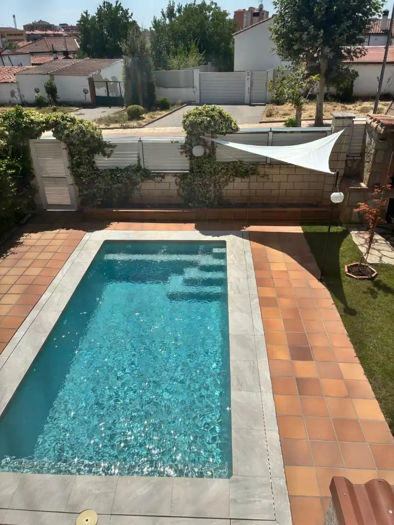 Piscina de Casa adosada en venda en Soria Capital  amb Calefacció, Jardí privat i Terrassa