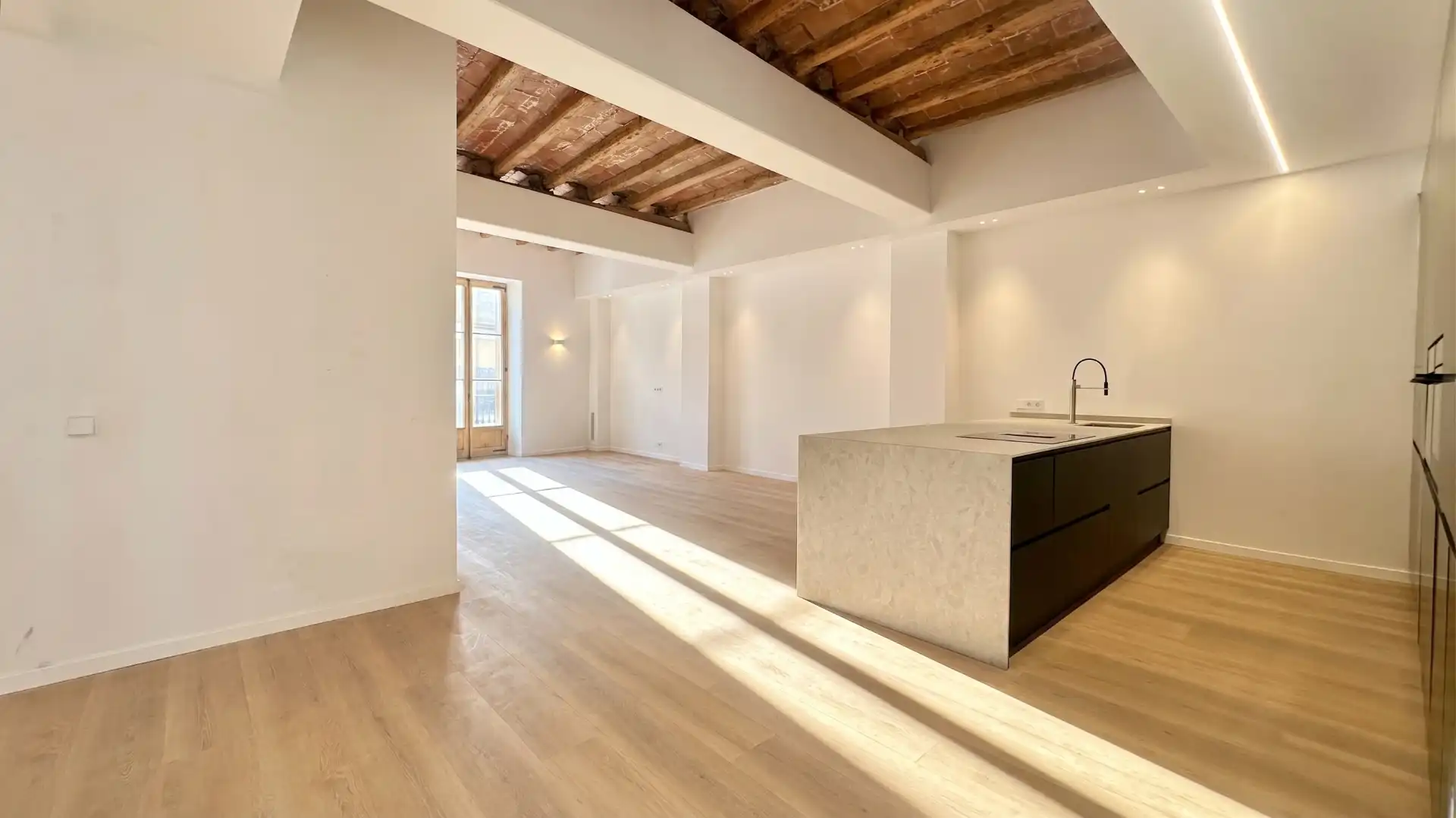 Appartamento con terrazza in vendita a Raval de Martí Folguera 51, imagen 8
