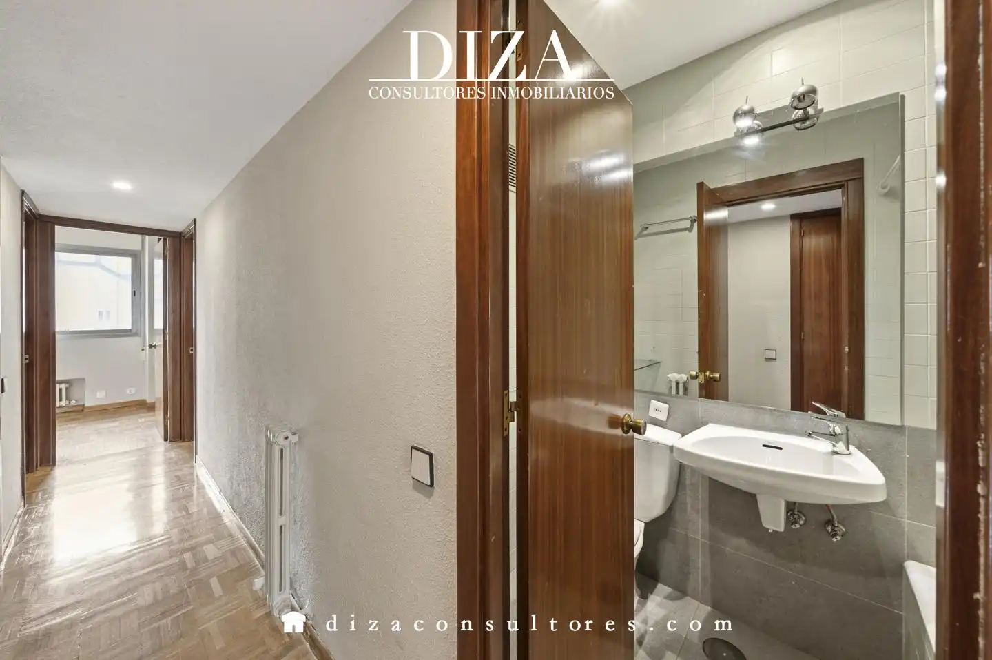 Bathroom of Flat for sale in Madrid  with Air Conditioner, Heating and Terrace
