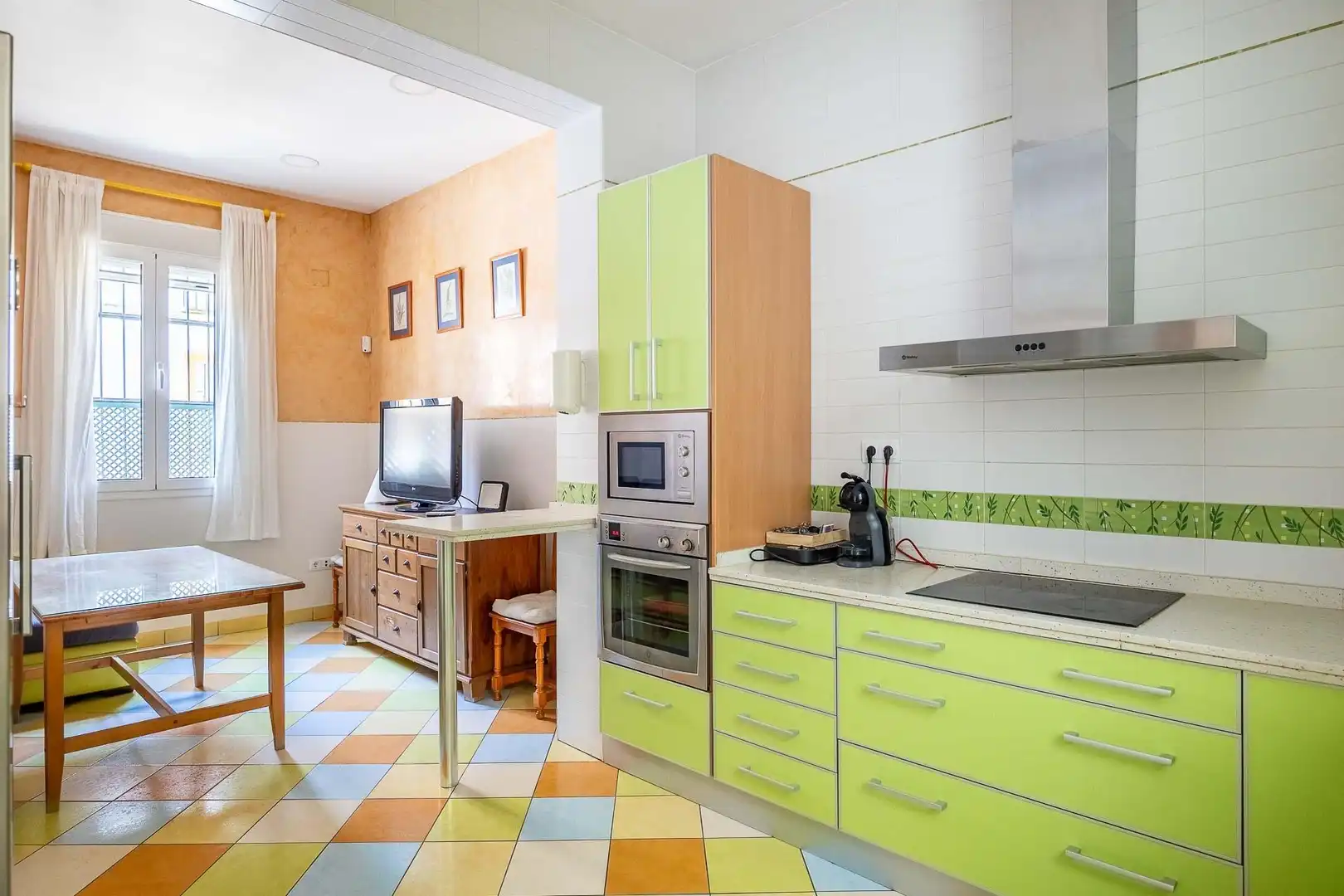 Kitchen of Houses for sale in Sevilla  with Air Conditioner, Terrace and Alarm