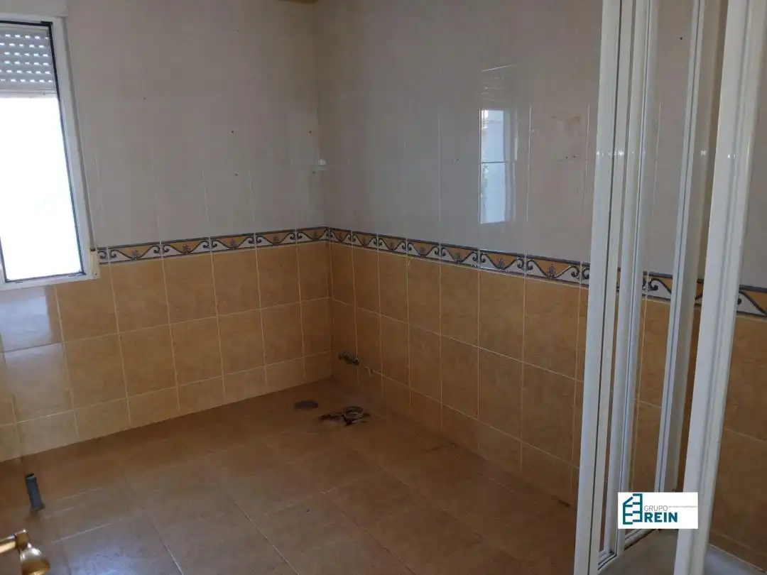 Bany de Casa adosada en venda en Esquivias amb Calefacció, Terrassa i Piscina