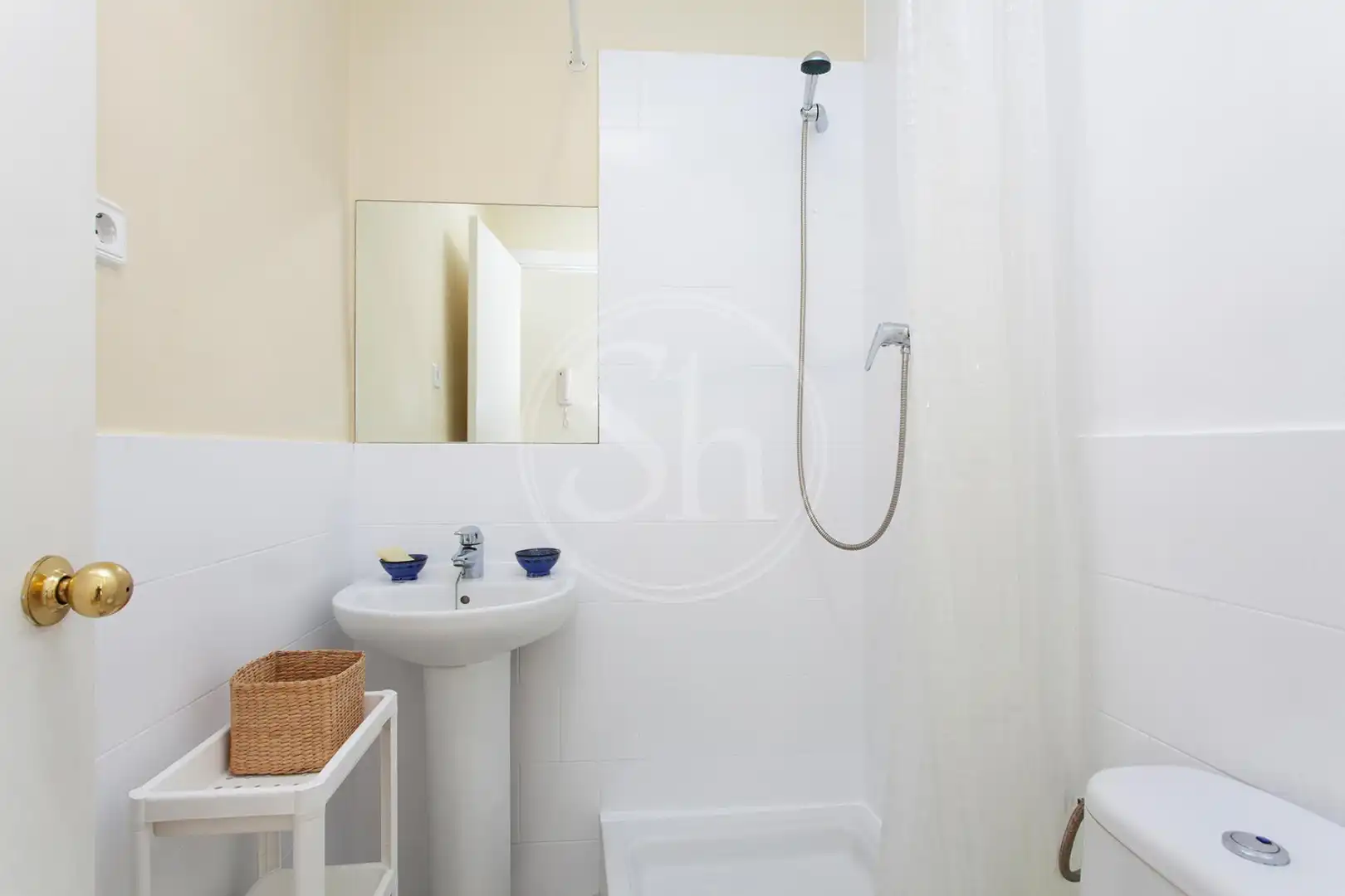 Badezimmer von Loft zum Verkauf in Barcelona mit Parkett und Balkon