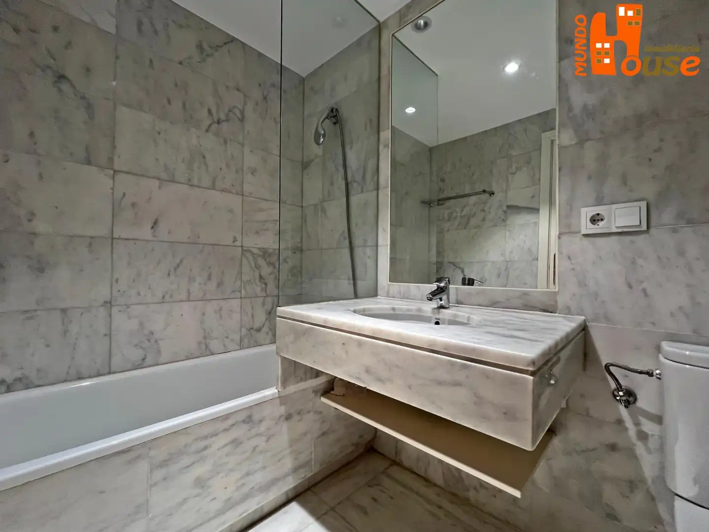 Baño de Dúplex en venta en Real Sitio de San Ildefonso con Calefacción, Trastero y Balcón