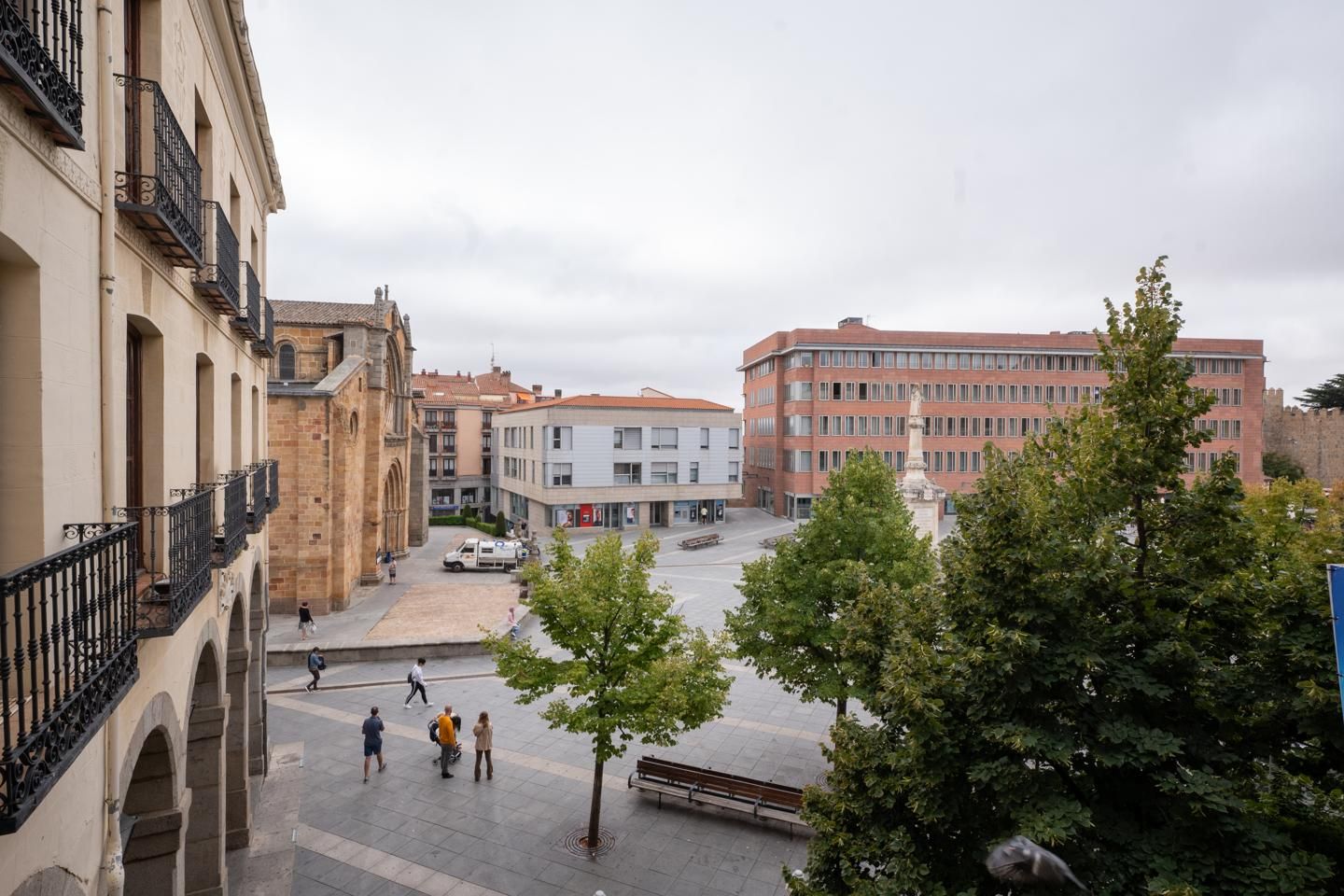 Vista exterior de Pis en venda en Ávila Capital amb Terrassa i Moblat