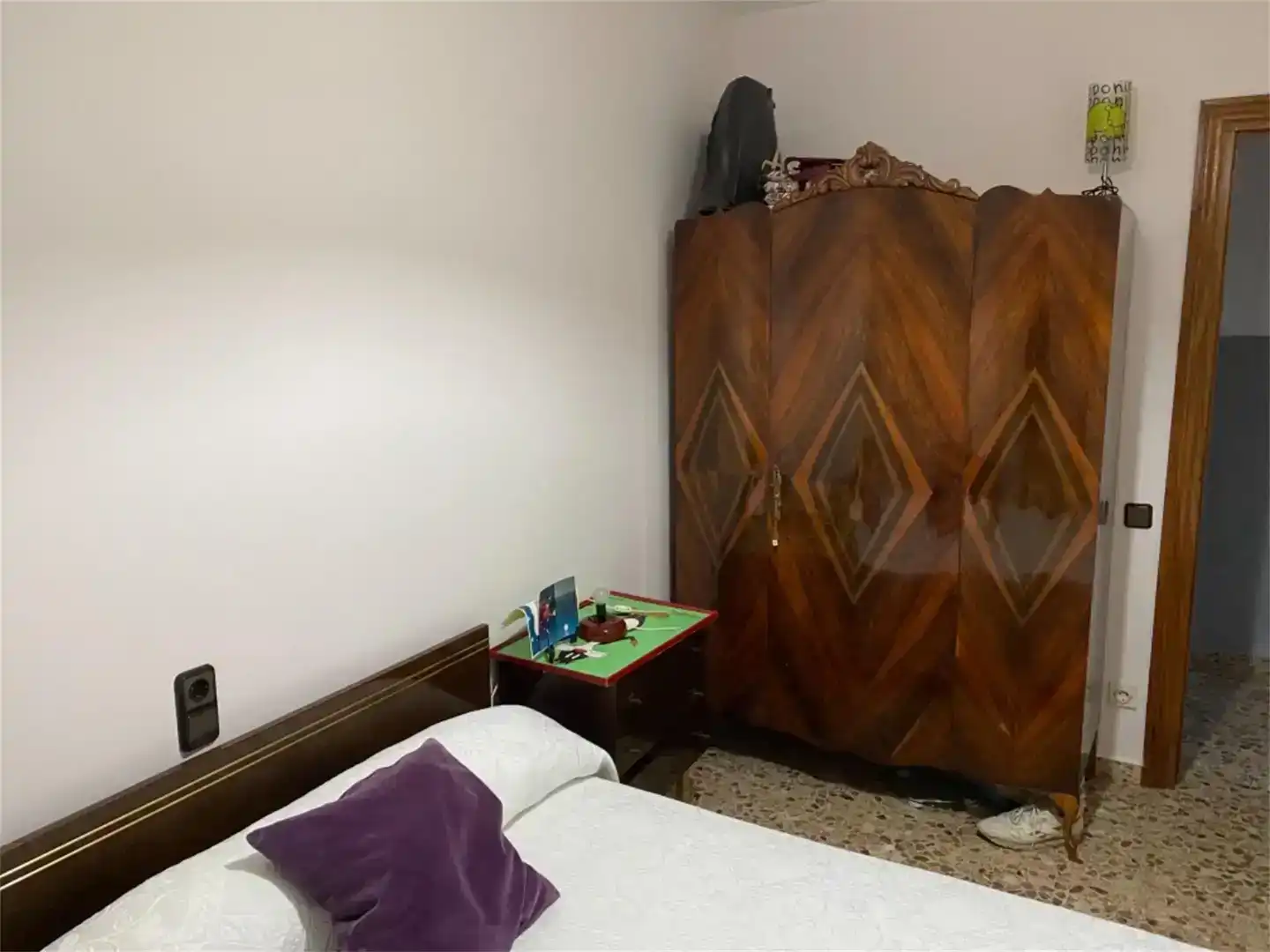 Habitación de Piso en venta en Asturianos con Jardín privado, Trastero y Amueblado
