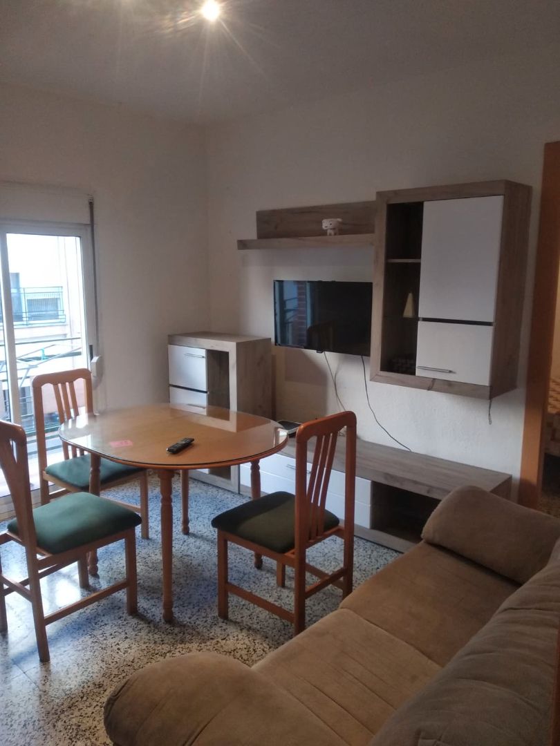 Sala d'estar de Pis per a compartir en  Granada Capital amb Moblat i Balcó
