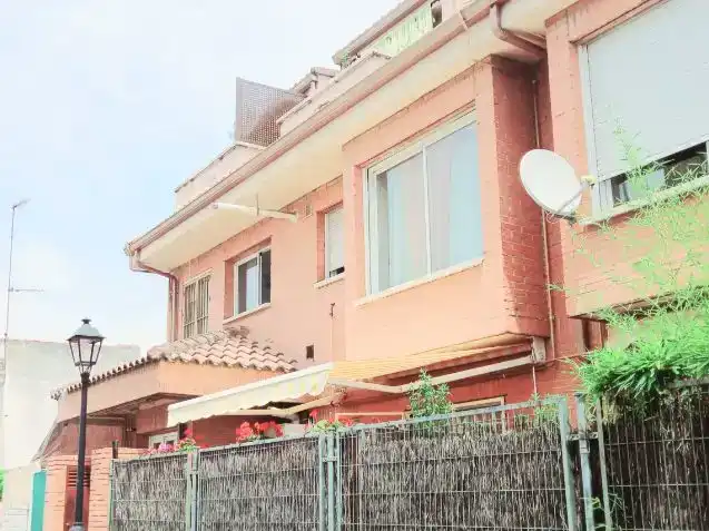 Vista exterior de Pis en venda en Valdemorillo amb Balcó