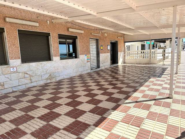 Local comercial en Venta en Acera del Mar en Torrenueva Costa