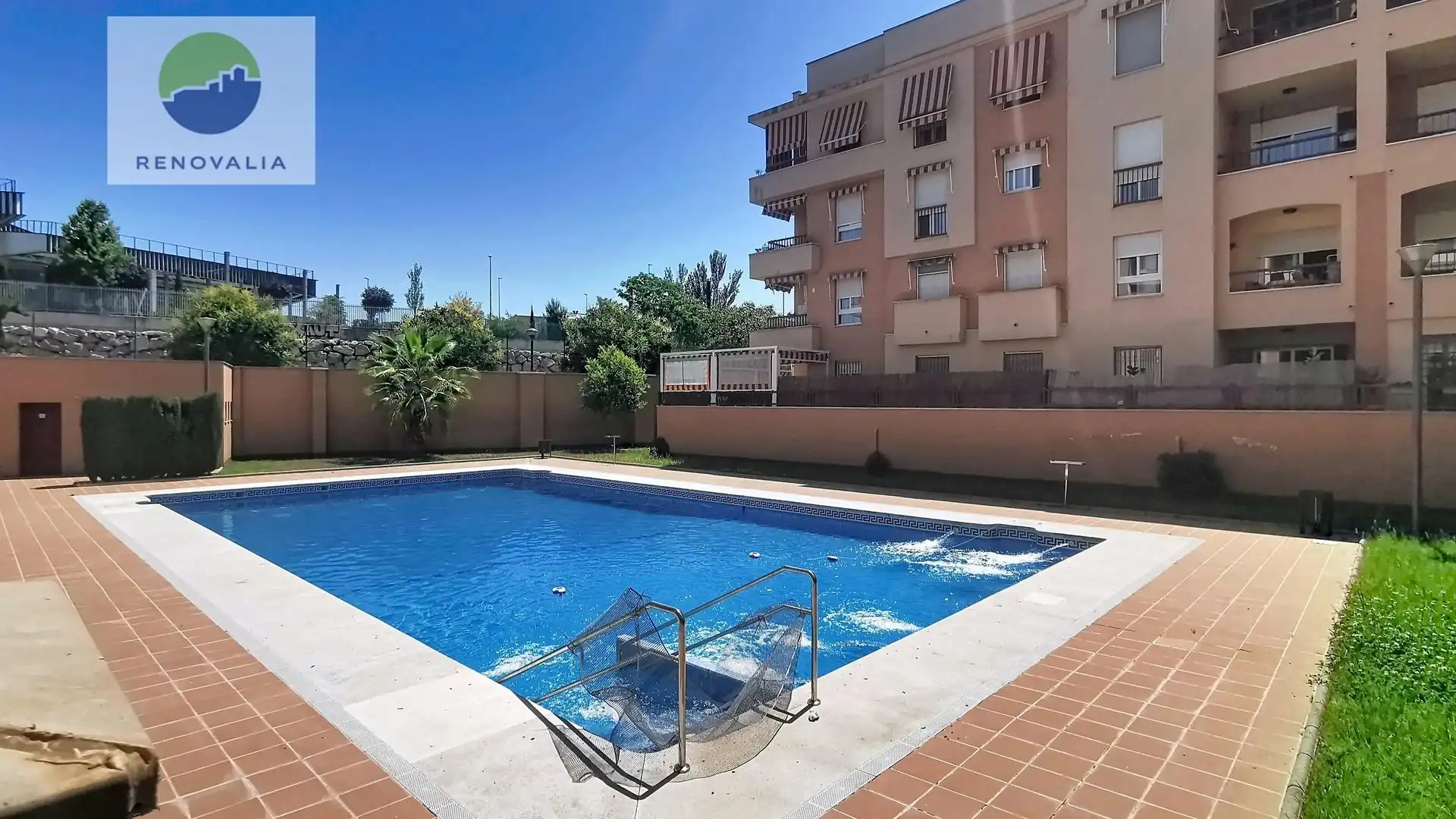 Schwimmbecken von Wohnung zum Verkauf in Granada mit Klimaanlage, Heizung und Terrasse