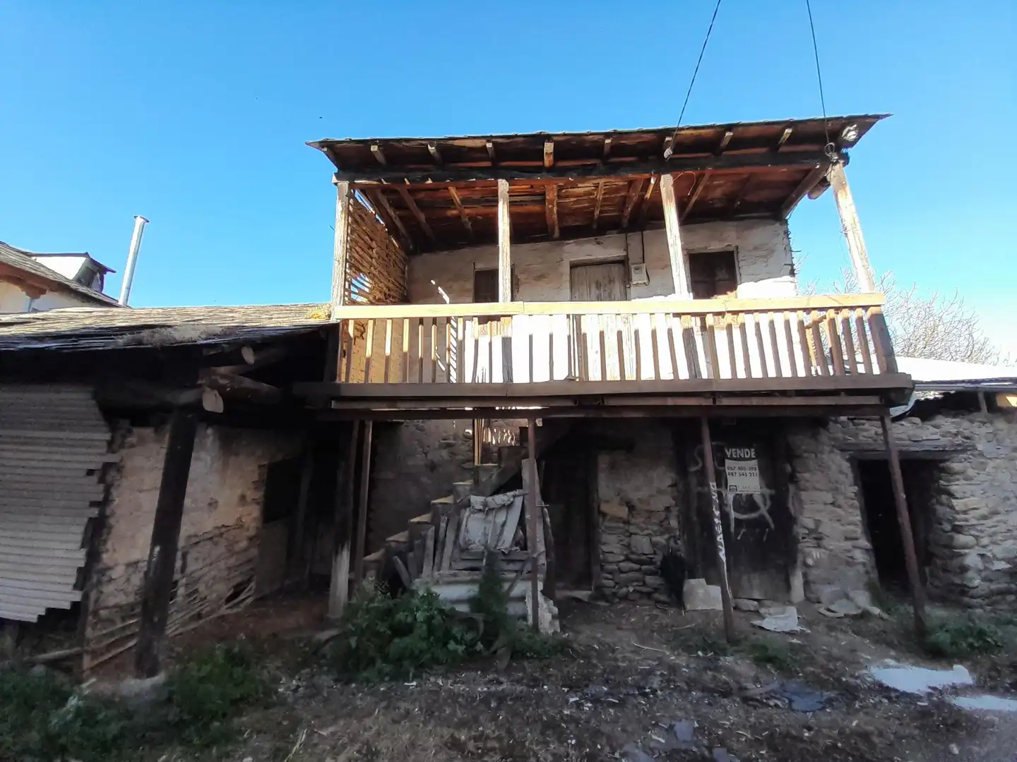 Vista exterior de Finca rústica en venda en Carracedelo amb Balcó