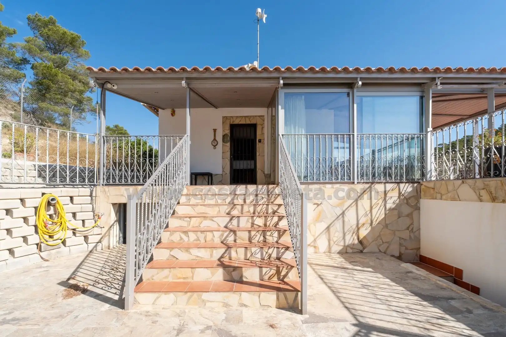 Vista exterior de Casa o chalet en venta en Relleu con Aire acondicionado, Jardín privado y Terraza