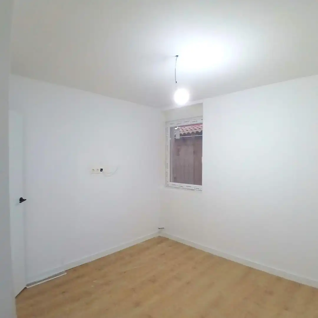 Habitación de Apartamento en venta en San Andrés del Rabanedo con Parquet y Trastero
