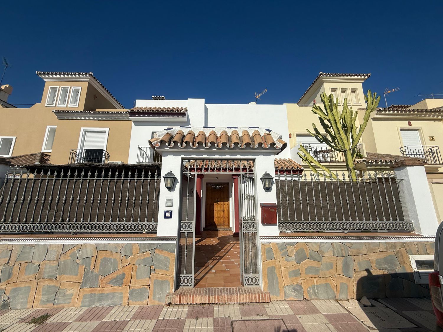 Exterior view of House or chalet for sale in Estepona  with Heating, Terrace and Storage room