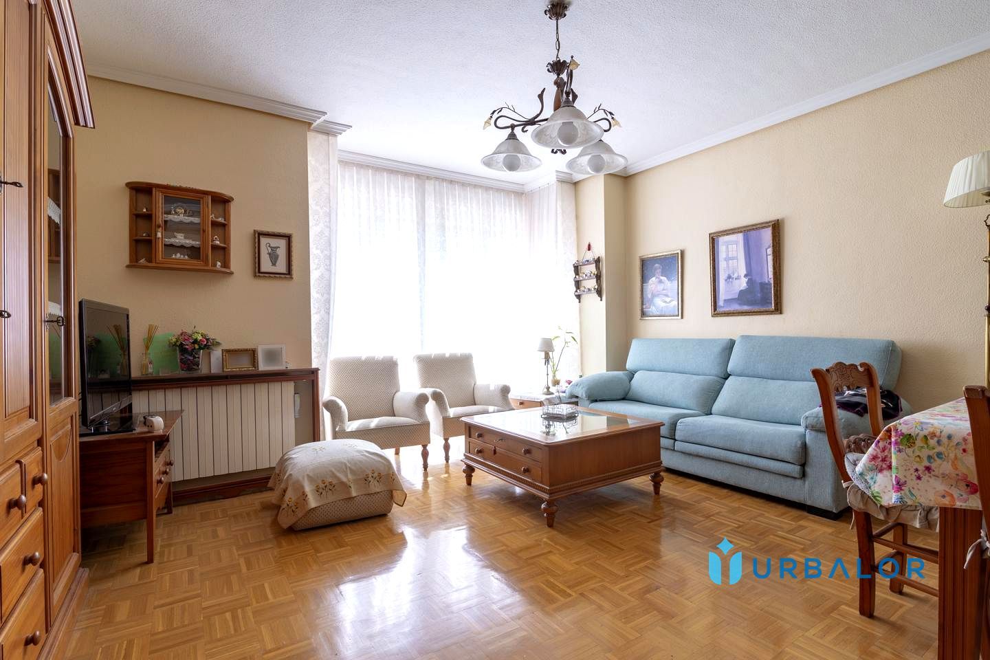 Sala d'estar de Pis en venda en  Madrid Capital amb Aire condicionat, Calefacció i Parquet