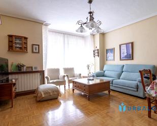 Living room of Flat for sale in  Madrid Capital  with Air Conditioner, Heating and Parquet flooring