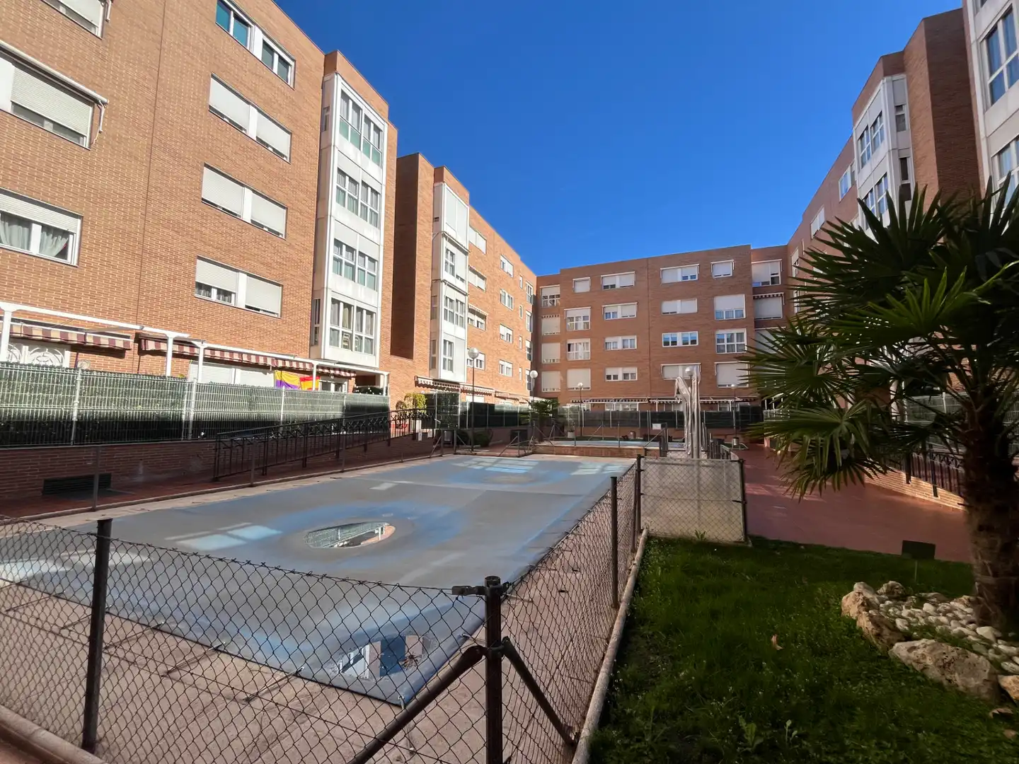 Exterior view of Flat for sale in Torrejón de Ardoz  with Air Conditioner, Heating and Private garden