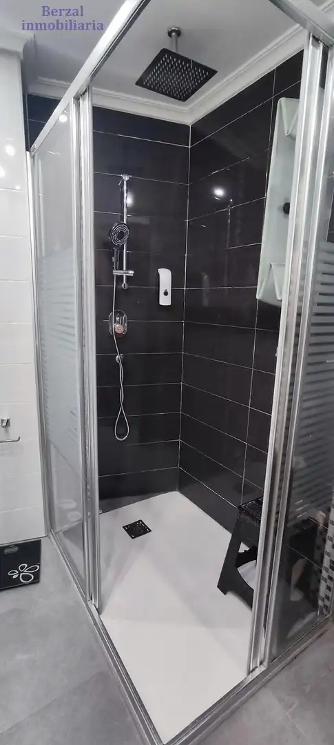 Badezimmer von Wohnung zum Verkauf in  Logroño mit Klimaanlage, Heizung und Terrasse