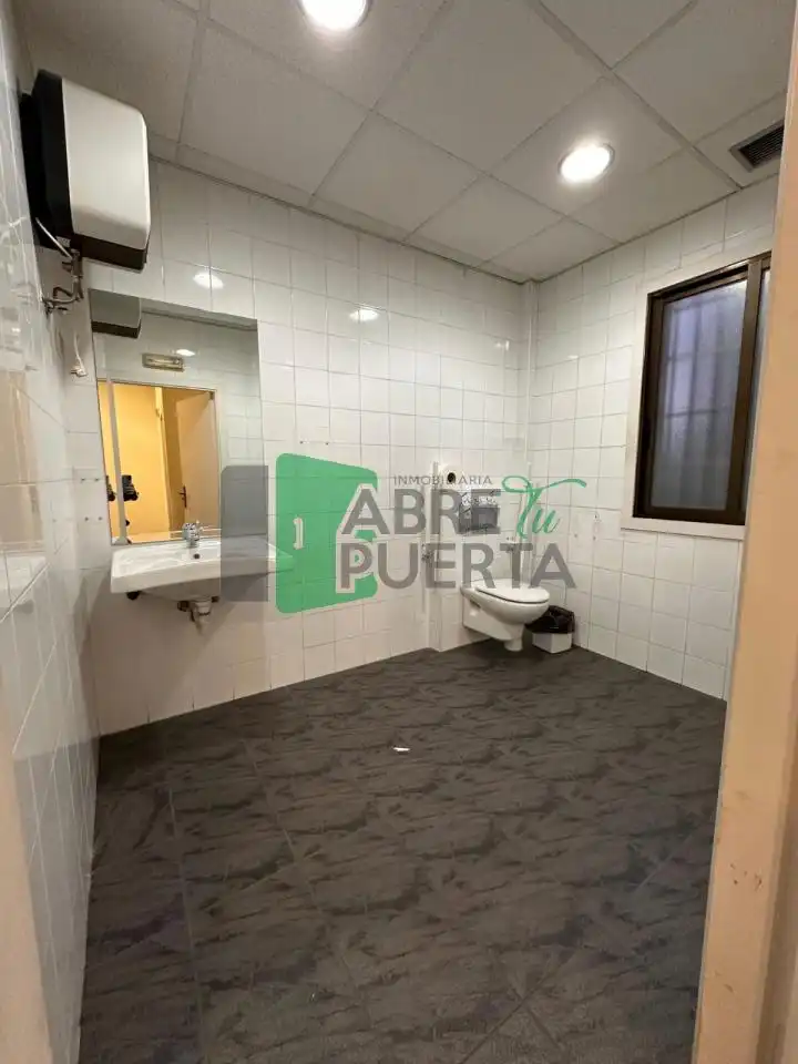 Baño de Local de alquiler en Ourense Capital 