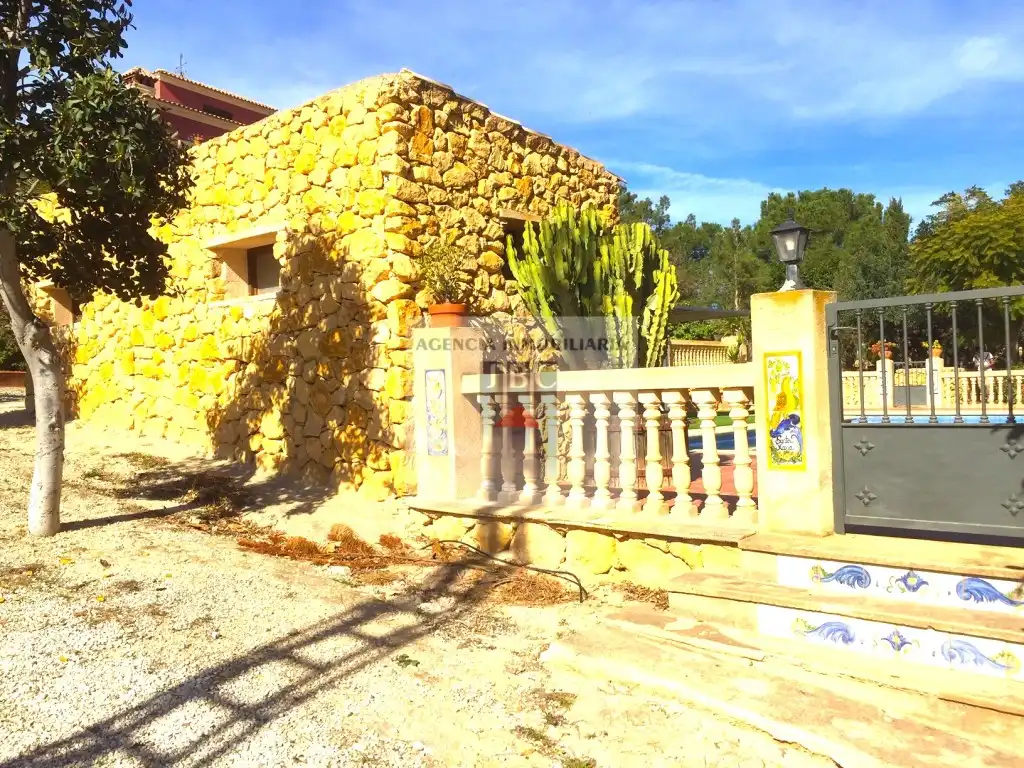 Vista exterior de Casa o chalet en venta en Busot
