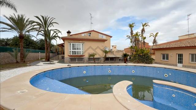 Casa-chalet en Alquiler en Benaguasil