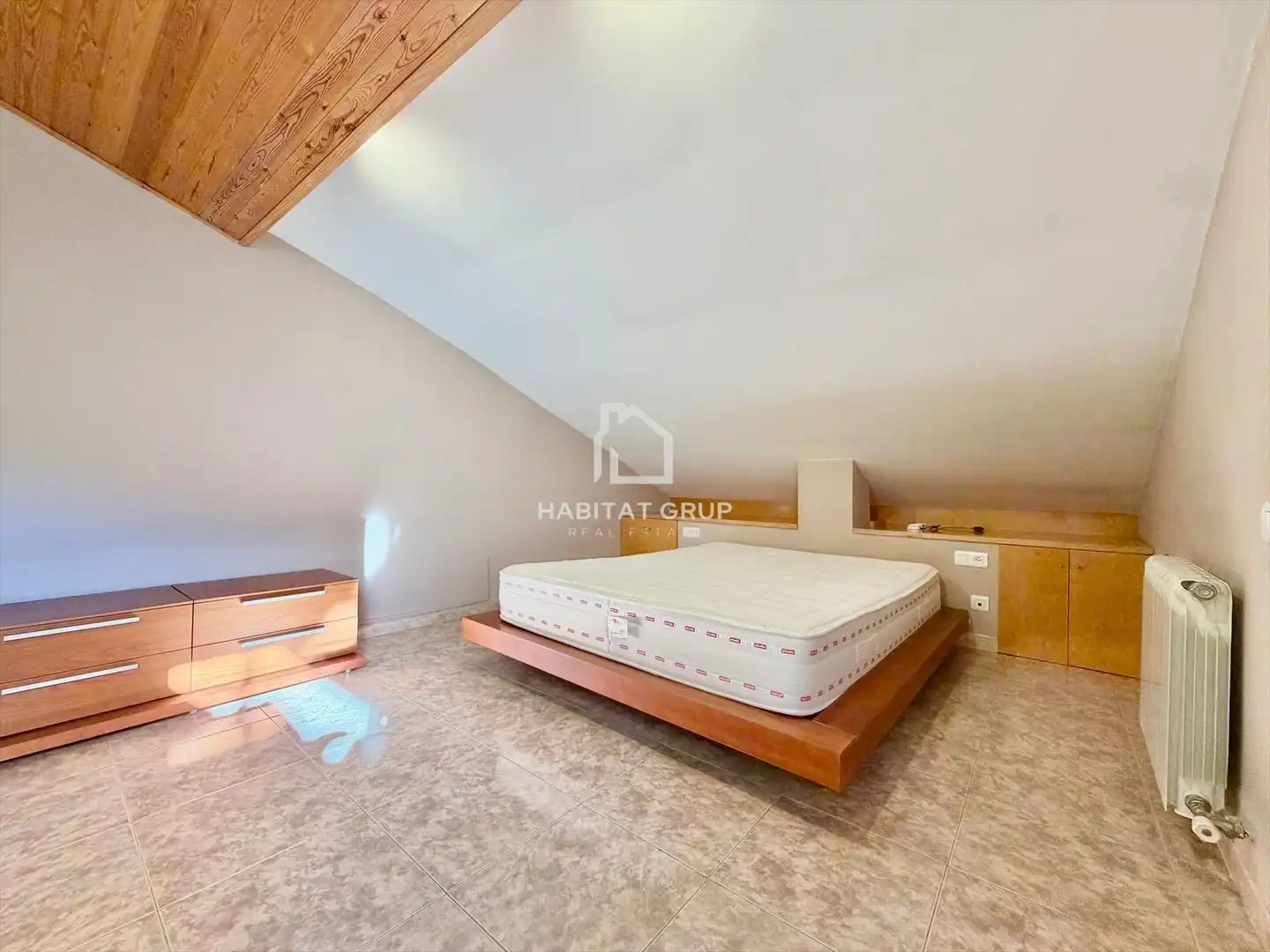 Habitación de Dúplex en venta en Girona con Aire acondicionado, Calefacción y Terraza