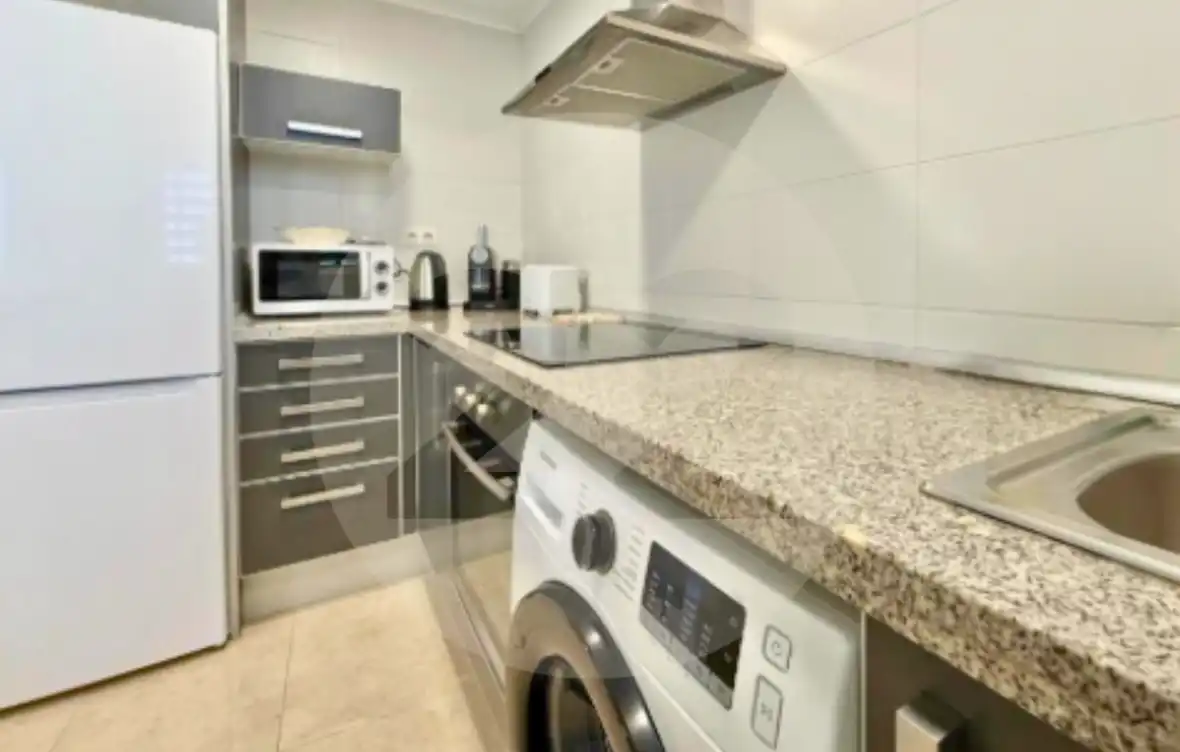 Cocina de Apartamento de alquiler en Benidorm con Aire acondicionado, Terraza y Piscina