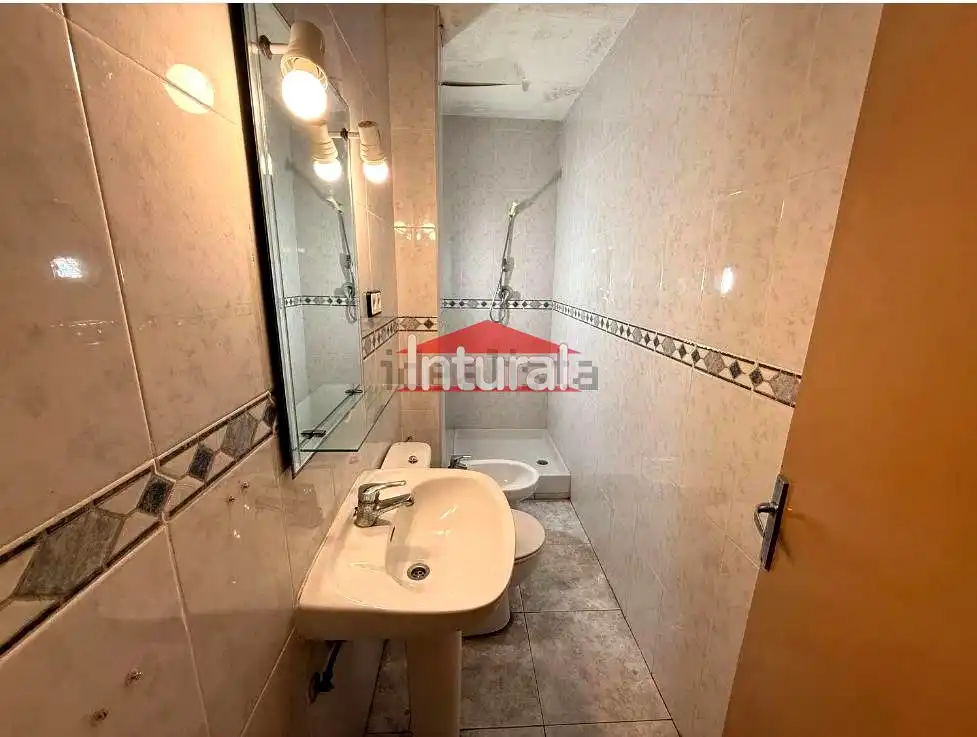 Bany de Pis en venda en Benidorm amb Terrassa