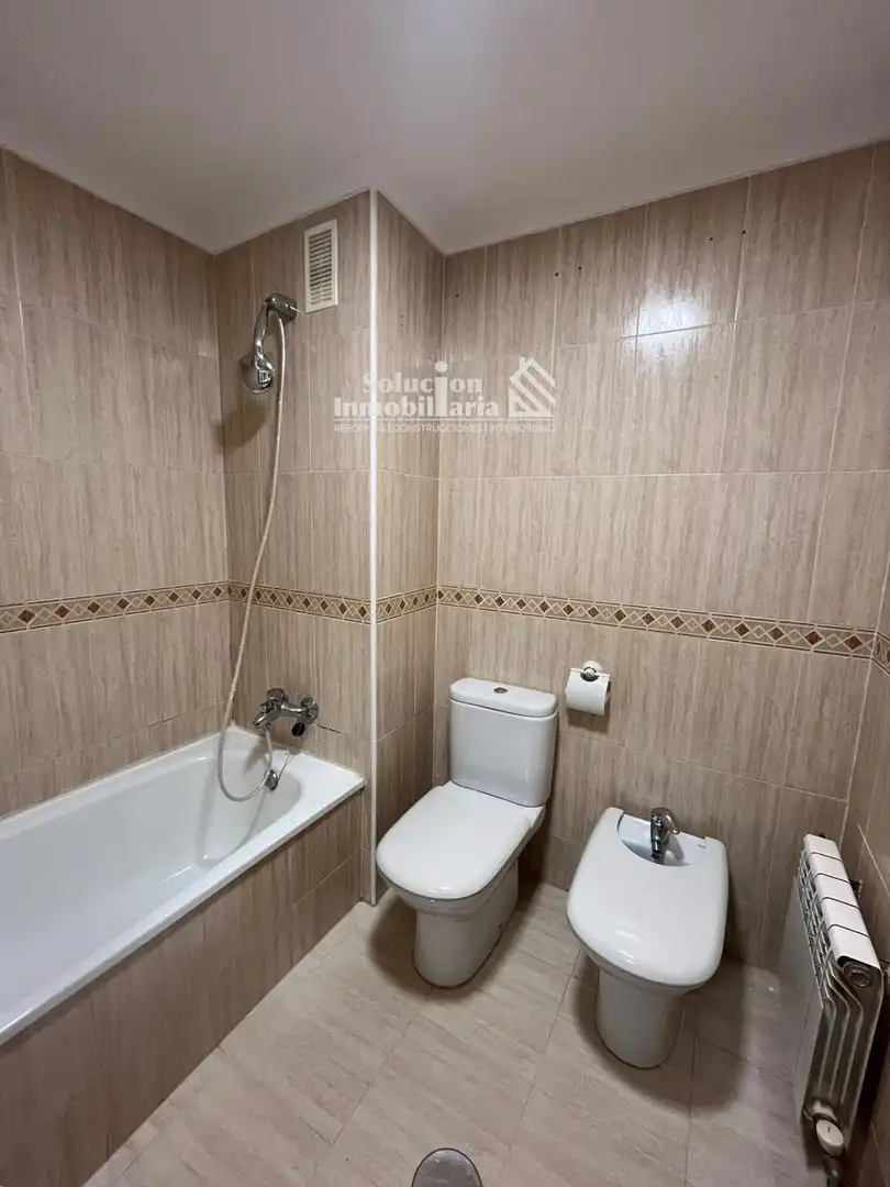 Baño de Piso en venta en Salamanca con Calefacción, Terraza y Amueblado