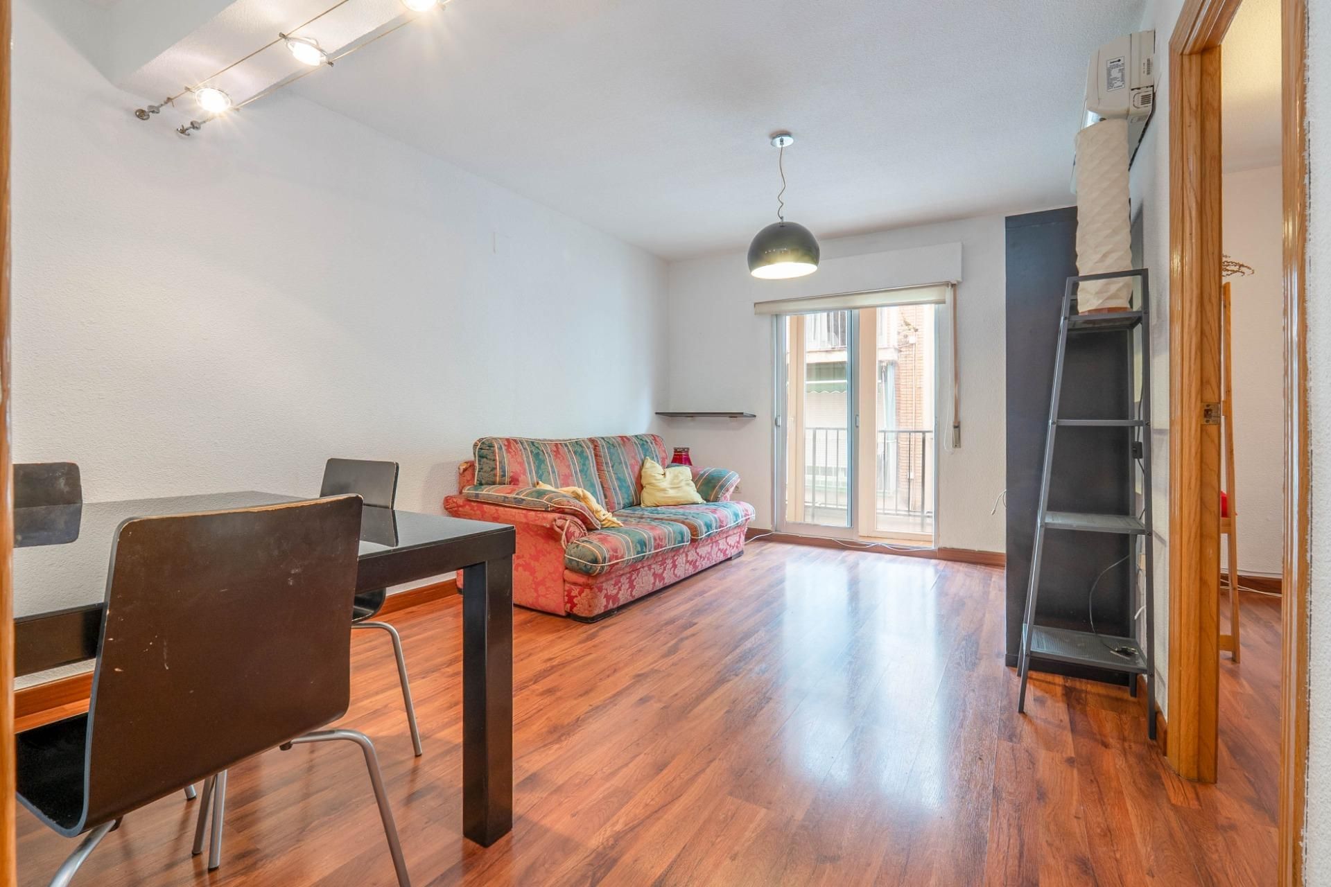 Sala d'estar de Pis de lloguer en  Granada Capital amb Aire condicionat, Terrassa i Balcó