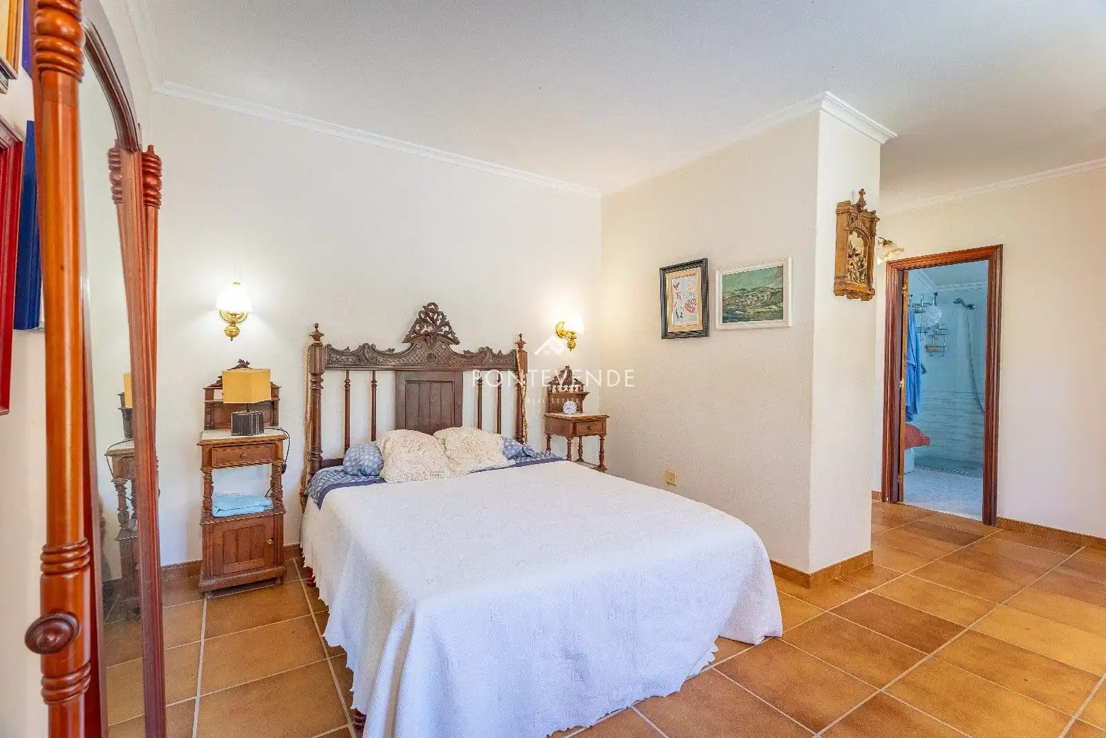 Dormitori de Casa o xalet en venda en Pontevedra Capital  amb Terrassa, Traster i Piscina