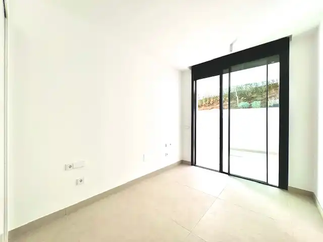Dormitori de Planta baixa en venda en Marbella amb Aire condicionat, Calefacció i Jardí privat