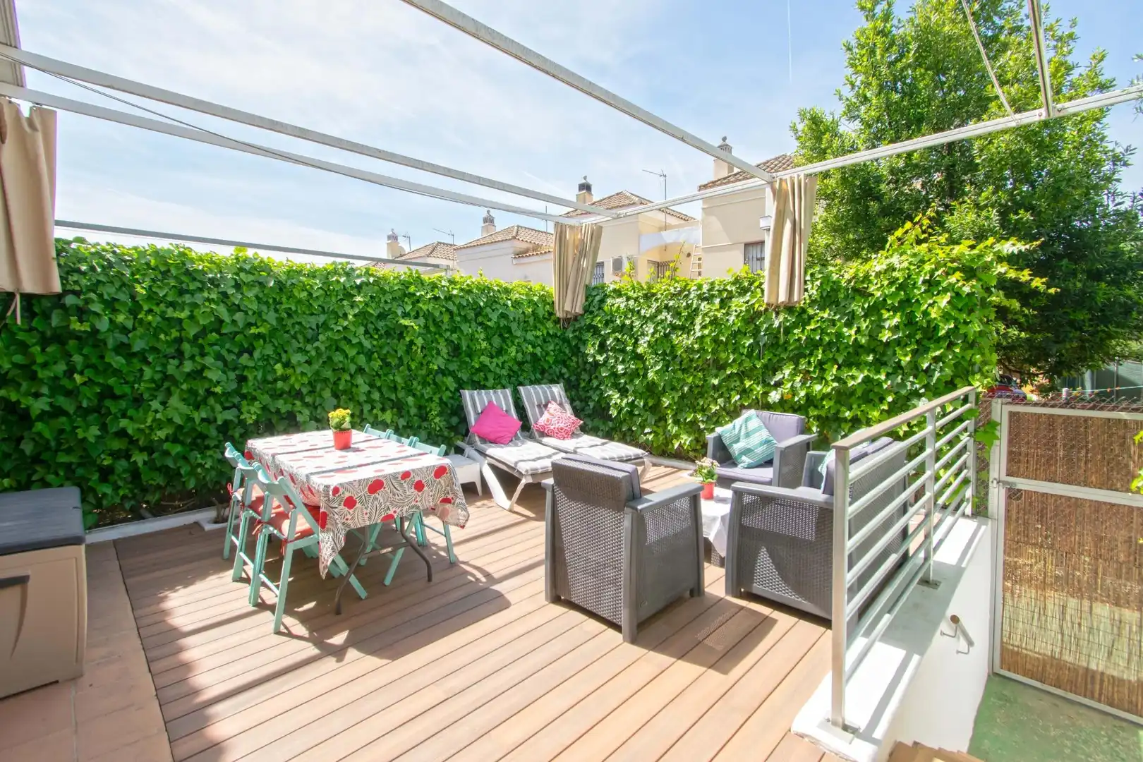 Terraza de Casa adosada en venta en Valencina de la Concepción con Aire acondicionado, Trastero y Piscina comunitaria