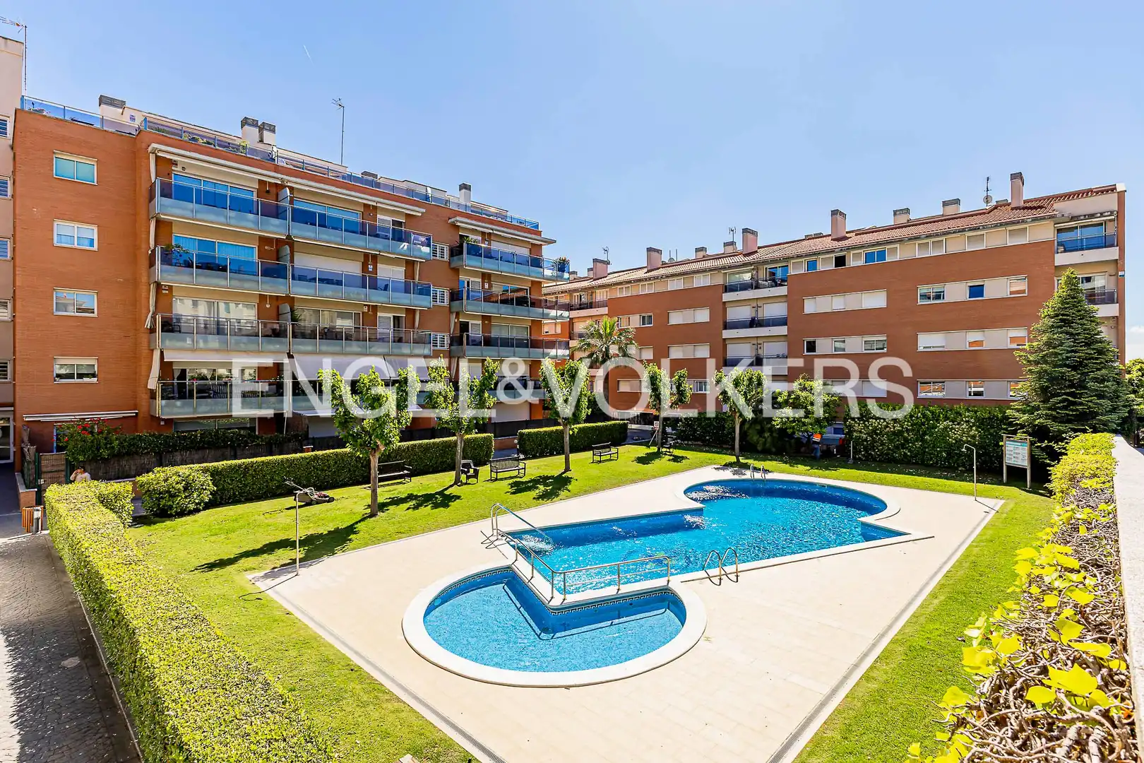 Piscina de Ático en venta en Sitges con Aire acondicionado, Calefacción y Jardín privado