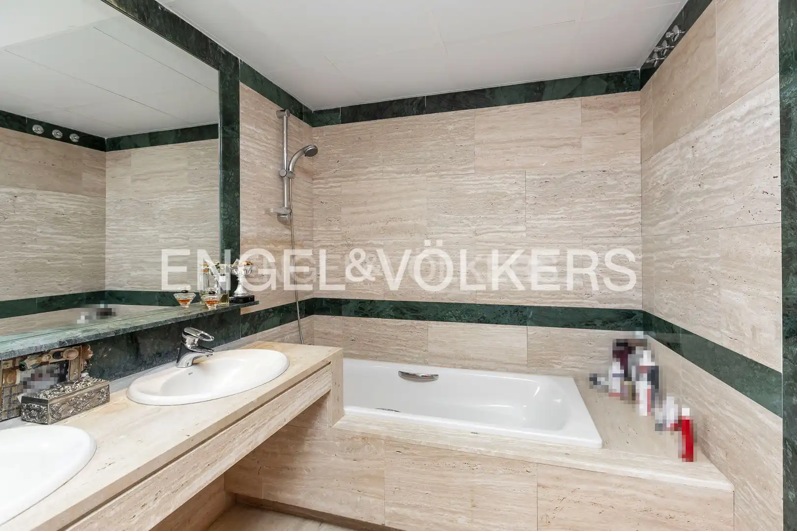 Bathroom of Apartments for sale in Madrid  with Air Conditioner, Heating and Parquet flooring