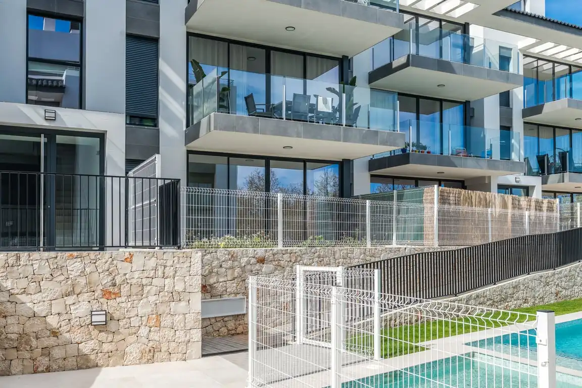 Außenansicht von Wohnung zum Verkauf in Jávea / Xàbia mit Klimaanlage, Privatgarten und Abstellraum