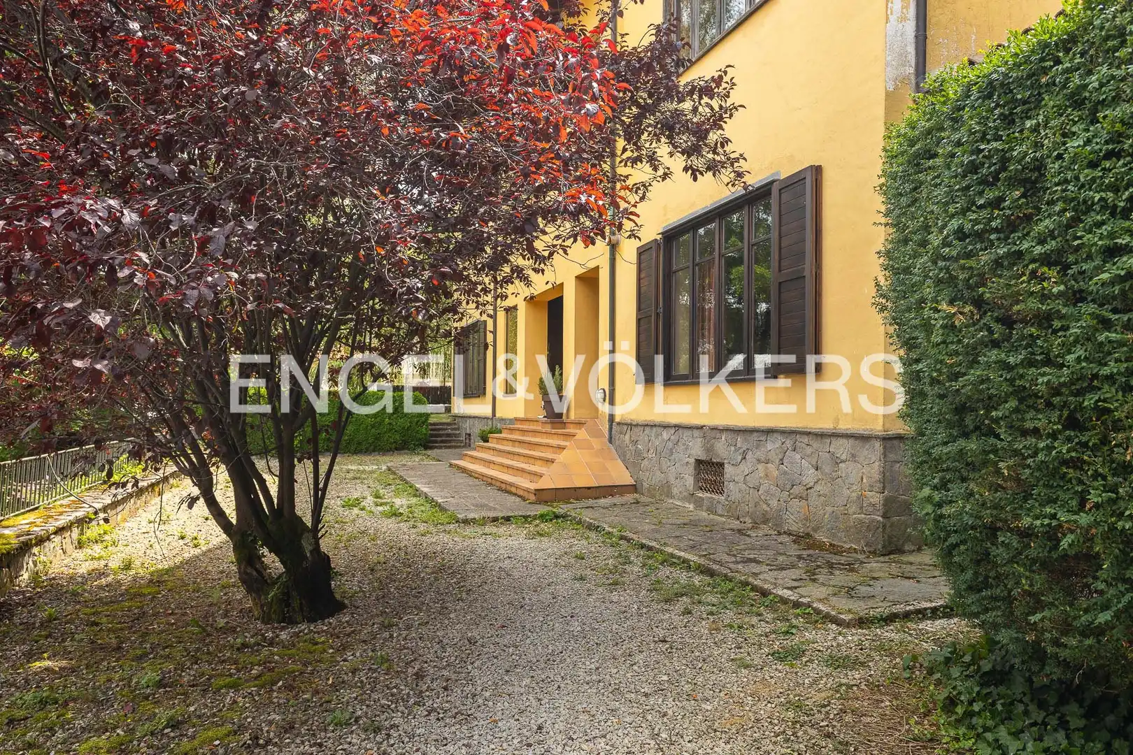 Vista exterior de Àtic en venda en Camprodon amb Calefacció, Jardí privat i Parquet