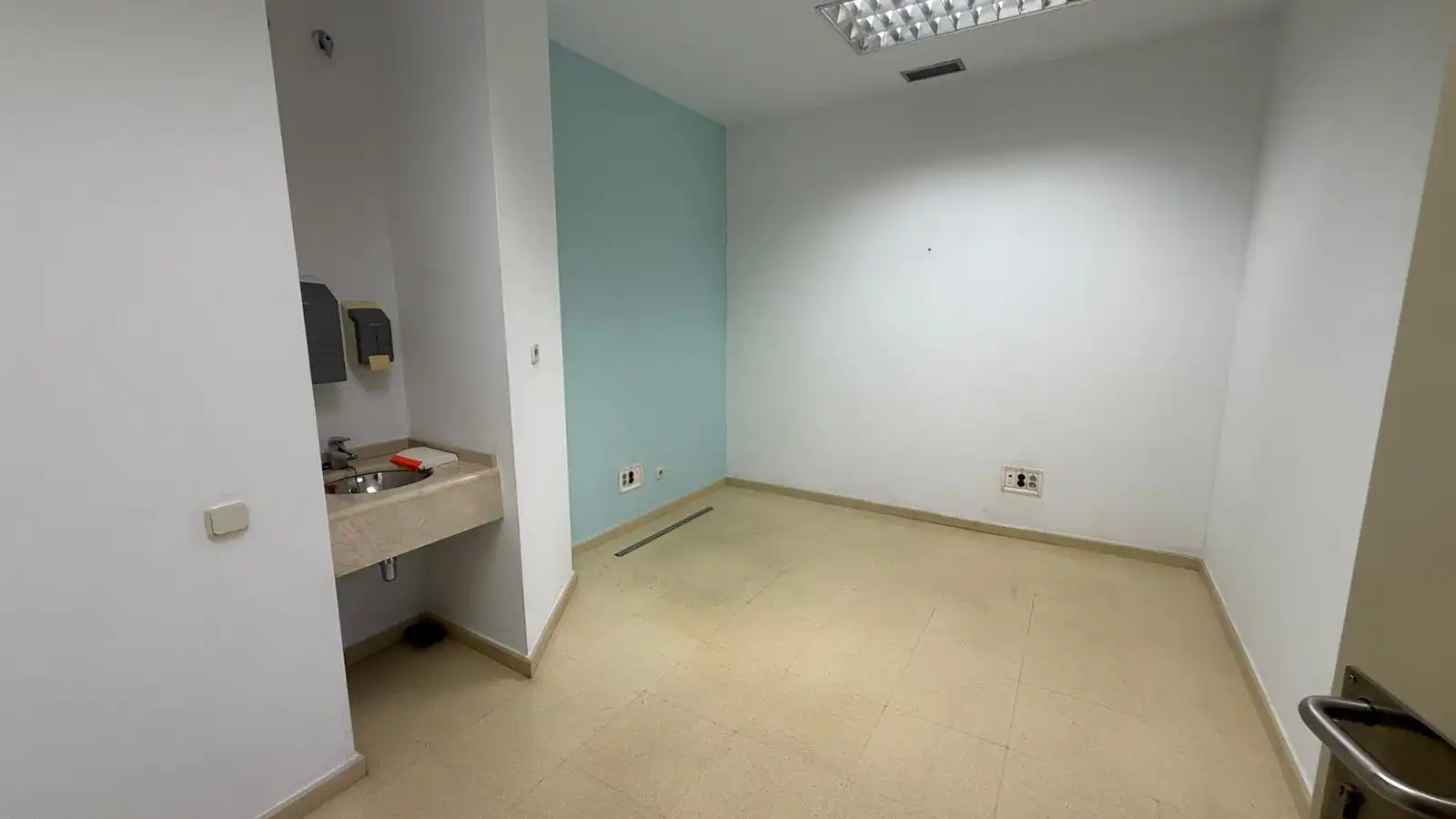 Commercial properties for rent in Almería  with Air Conditioner, Furnished and Alarm