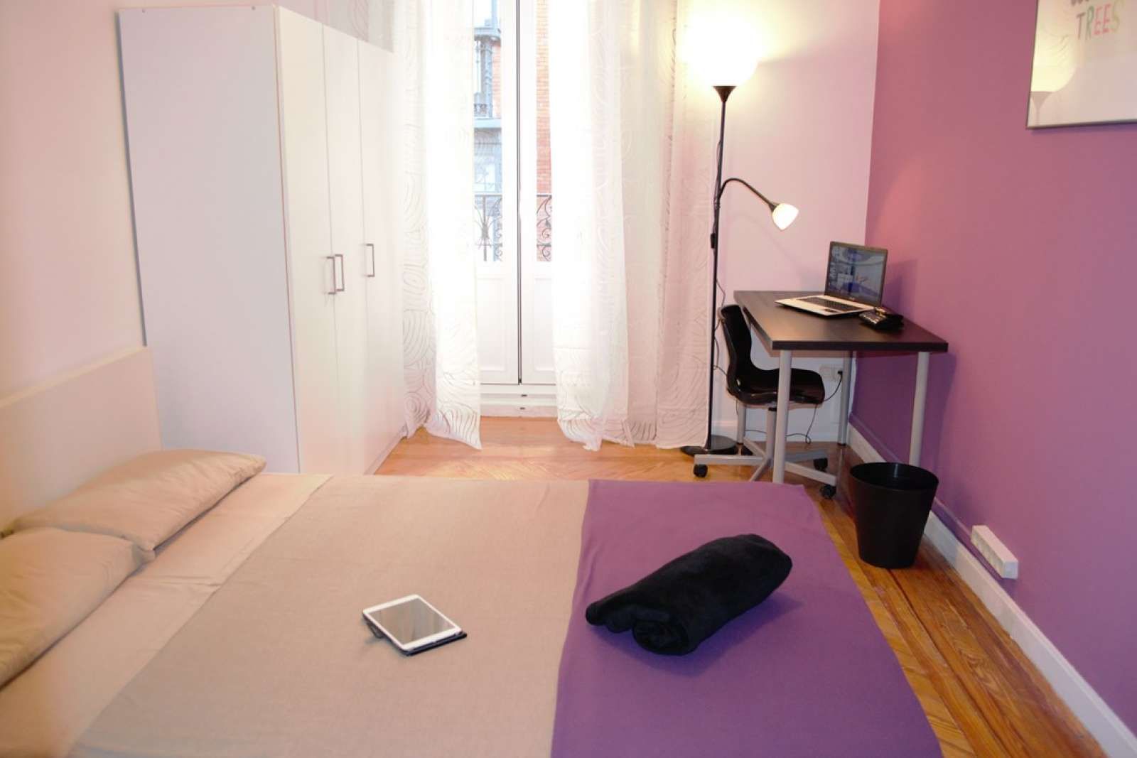 Bedroom of Flat to share in  Madrid Capital  with Air Conditioner and Terrace
