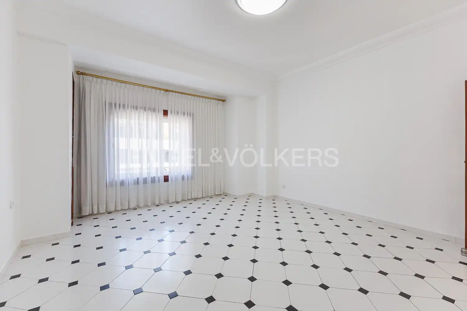 Wohnung zur Miete in Valencia mit Klimaanlage, Heizung und Terrasse