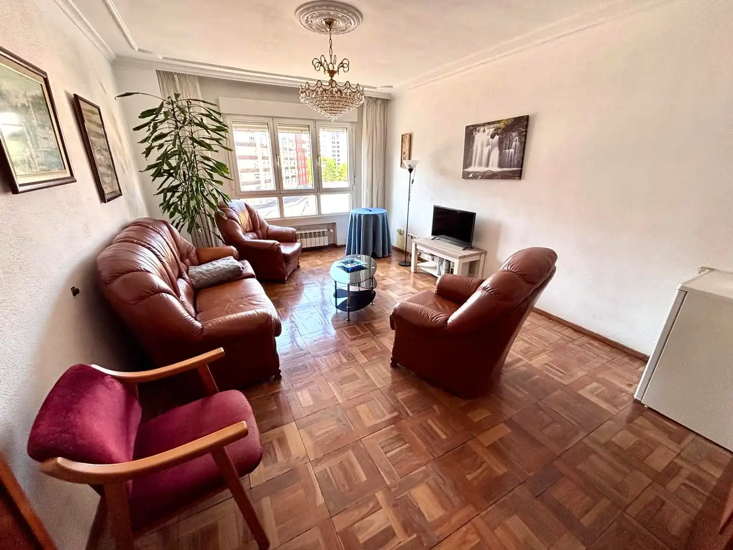 Sala d'estar de Pis en venda en Gijón  amb Calefacció, Parquet i Moblat