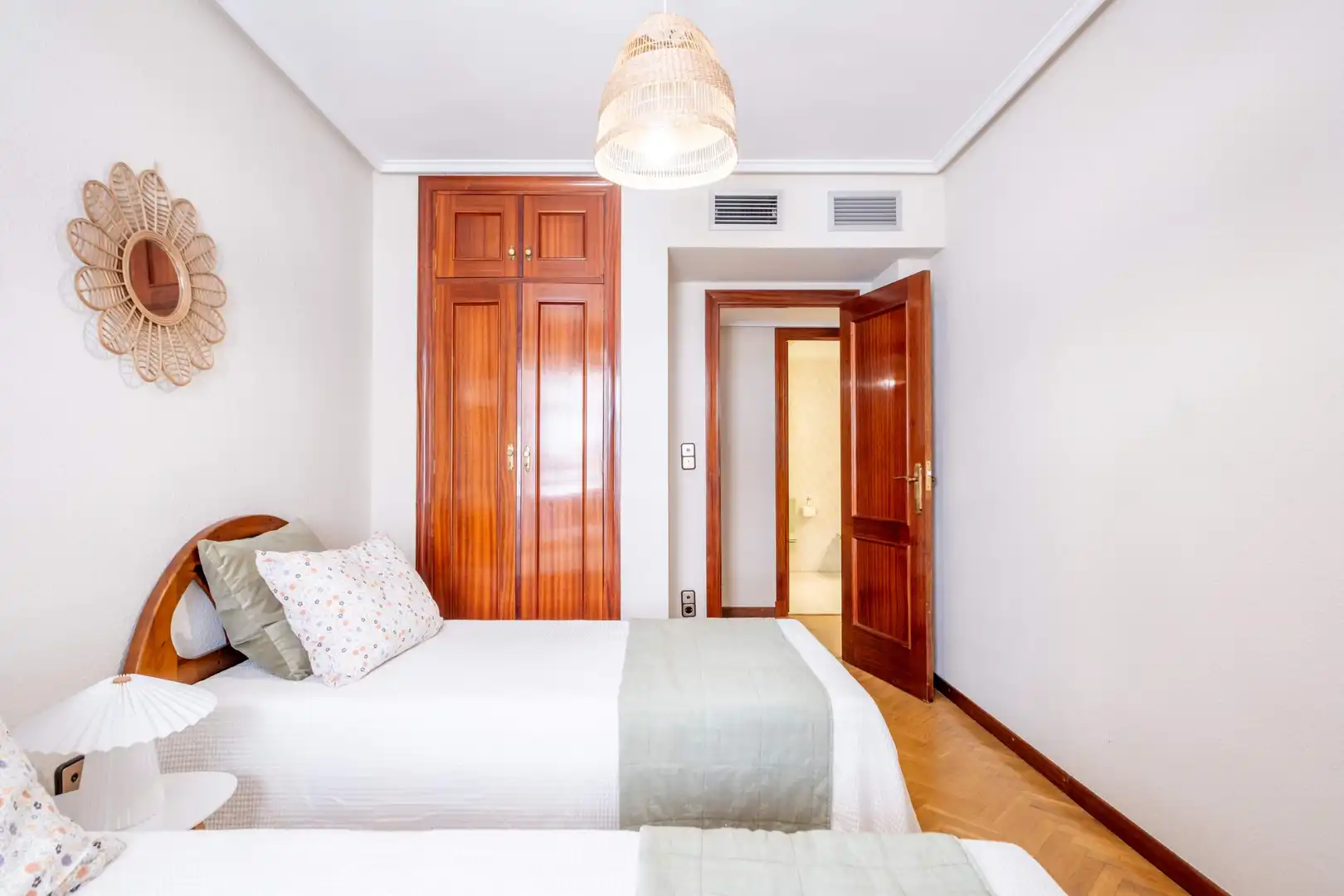 Bedroom of Flat for sale in Zaragoza  with Air Conditioner, Heating and Terrace