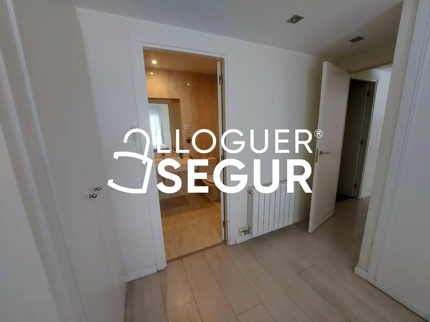 Schlafzimmer von Wohnung zur Miete in Barcelona mit Klimaanlage und Heizung