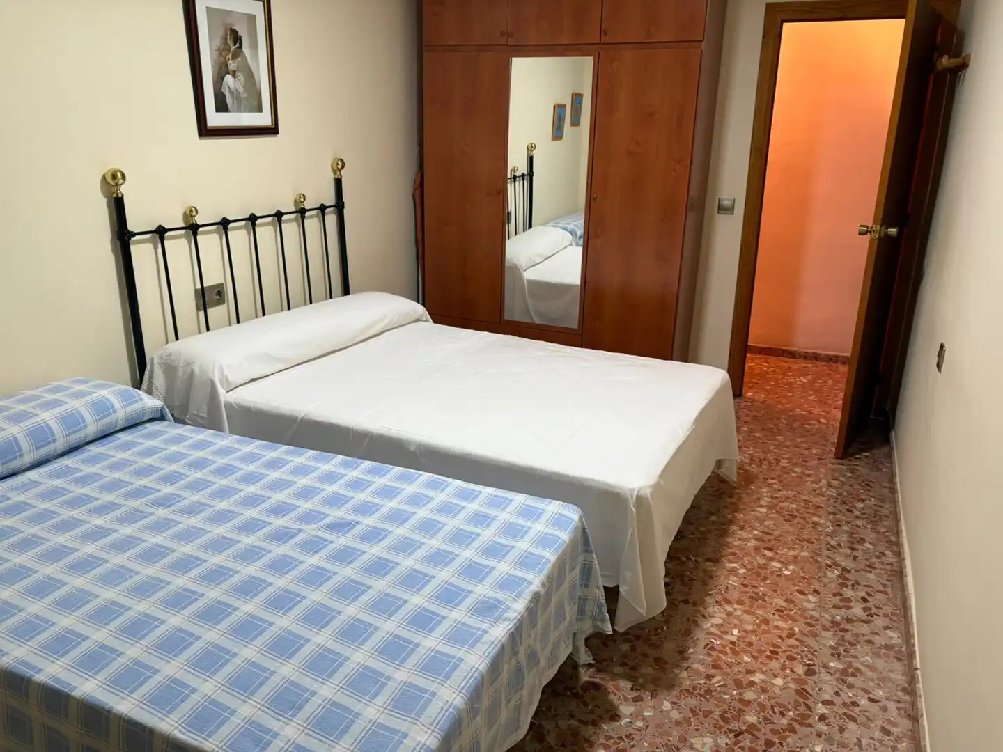 Habitación de Piso en venta en Cuevas del Campo con Amueblado y Balcón