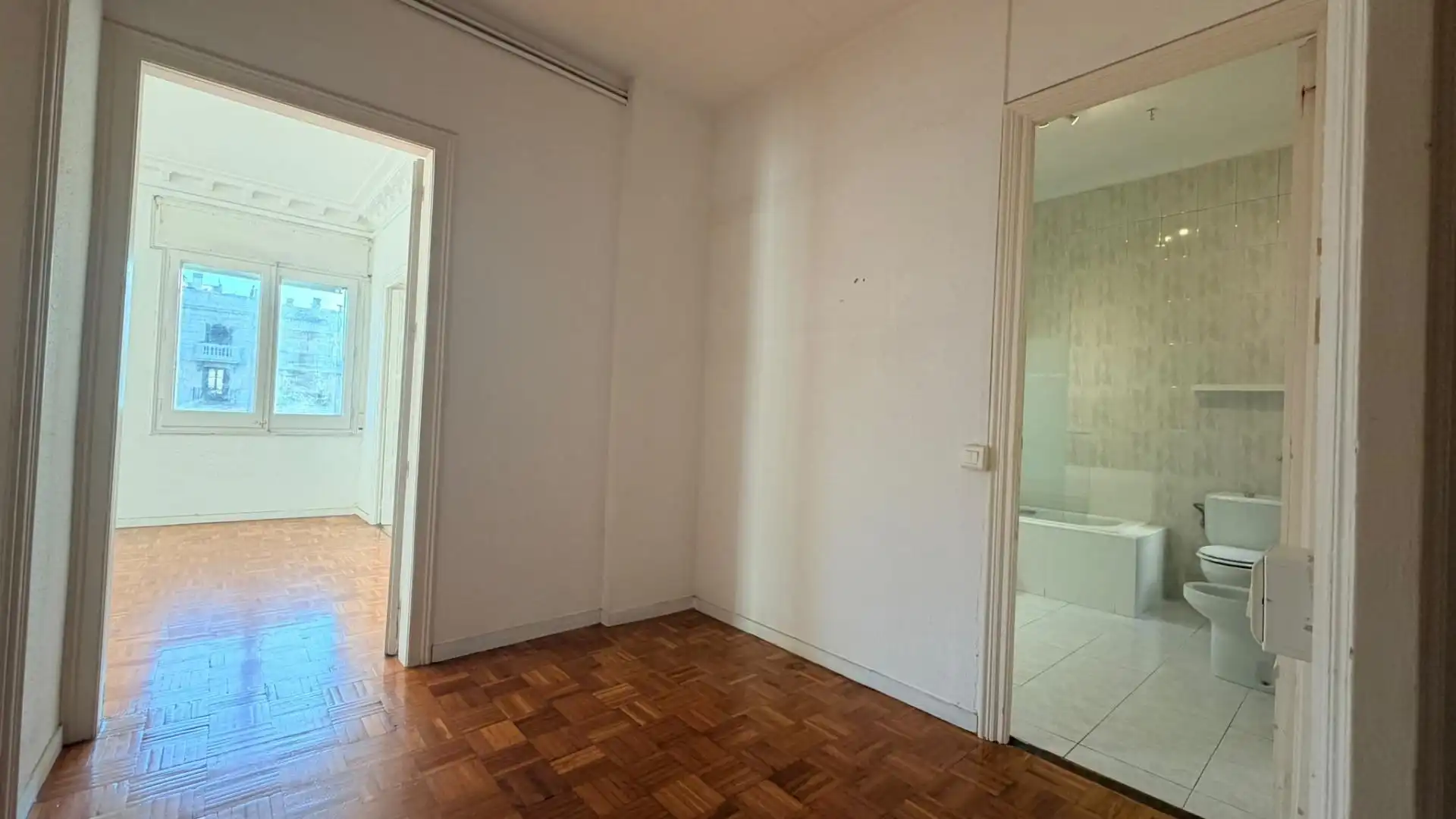 Habitación de Piso en venta en Barcelona con Parquet